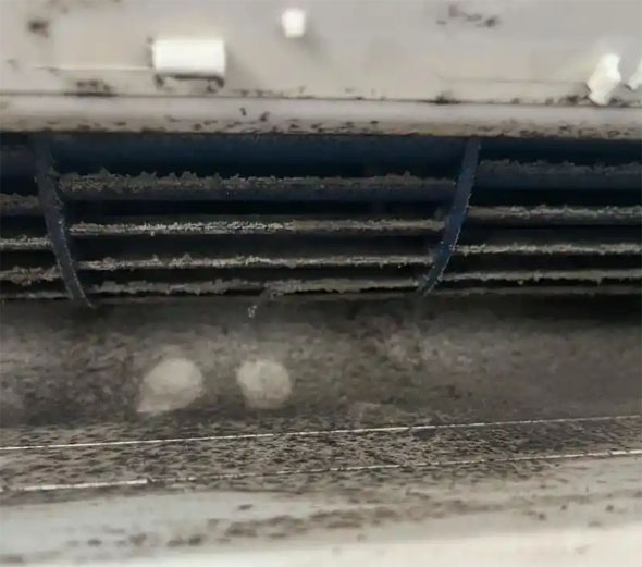 梅州市空调吹的风有股烧焦味是怎么回事